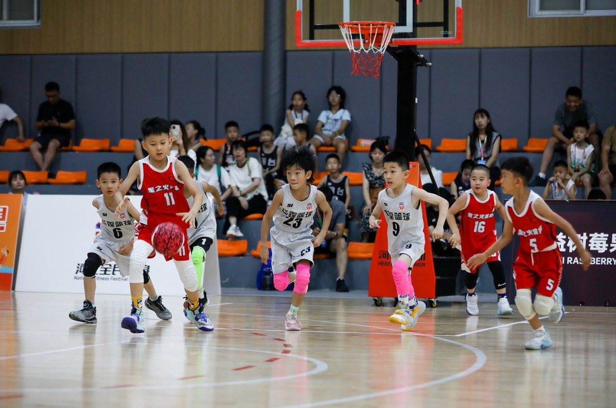 篮球防守训练中如何提高体能和耐力_2